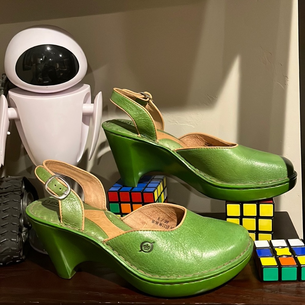 Born green closed toe wedge sandal size 8/39